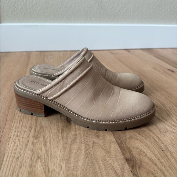 Donald Pliner Croc Effect Leather Sahara Slip On Clog Heel Cream Neutral Size 8 - Picture 2 of 14